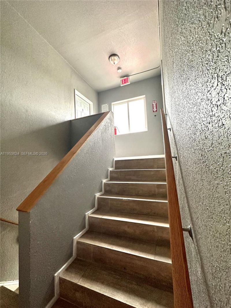 1684 SW 10th St , Miami, FL 33135 Photo