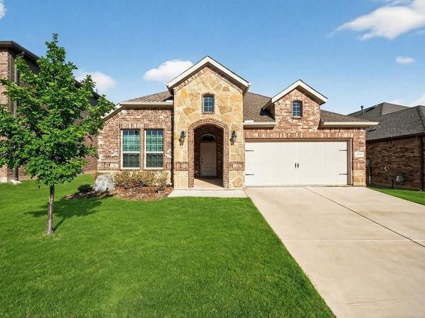 10601 Autumn Leaves Lane, Aubrey, TX 76227