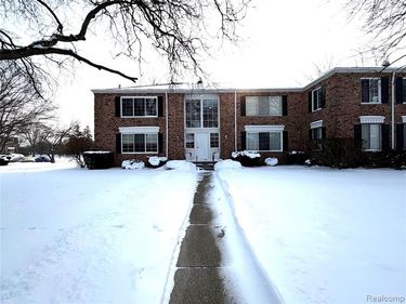 671 E Fox Hills Drive, Bloomfield Twp, MI 48304