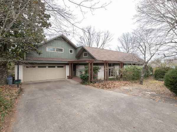 2369 N Yorkwood Drive, Fayetteville, AR 72703