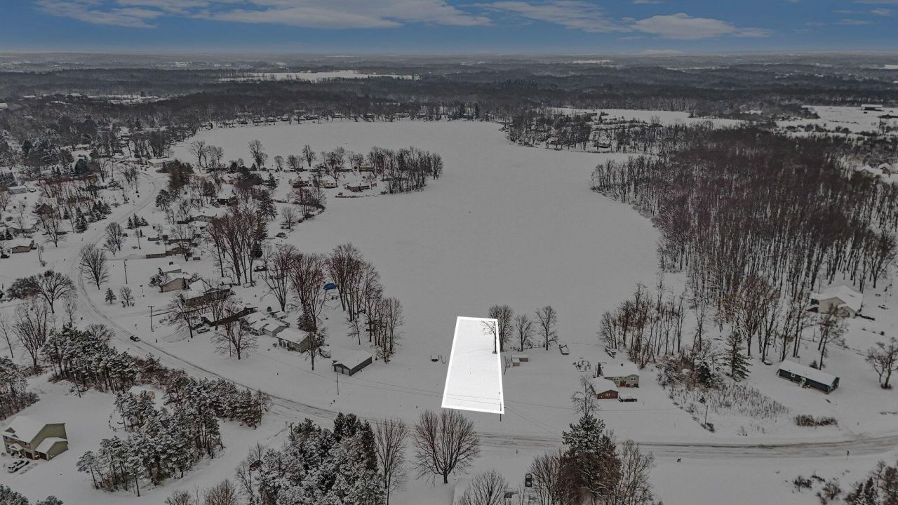 9758 10 Mile Road Ne, Rockford, MI 49341 Main Photo