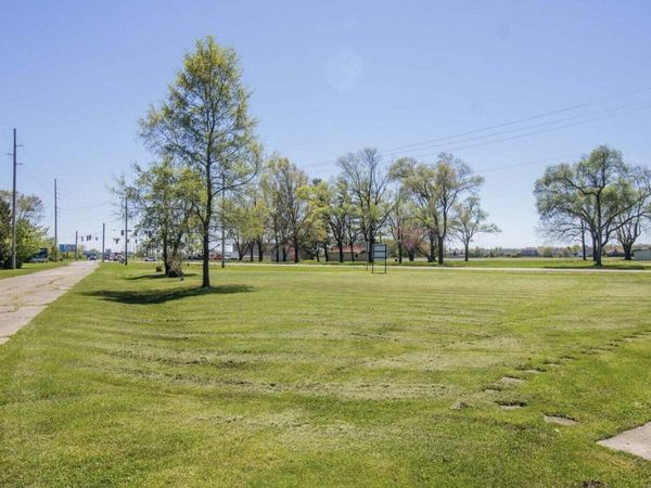 210 E State Road 8, Crown Point, IN 46307