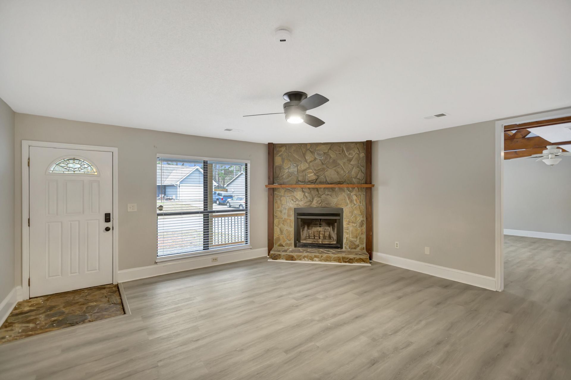 213 Sagebrush Lane Photo 4