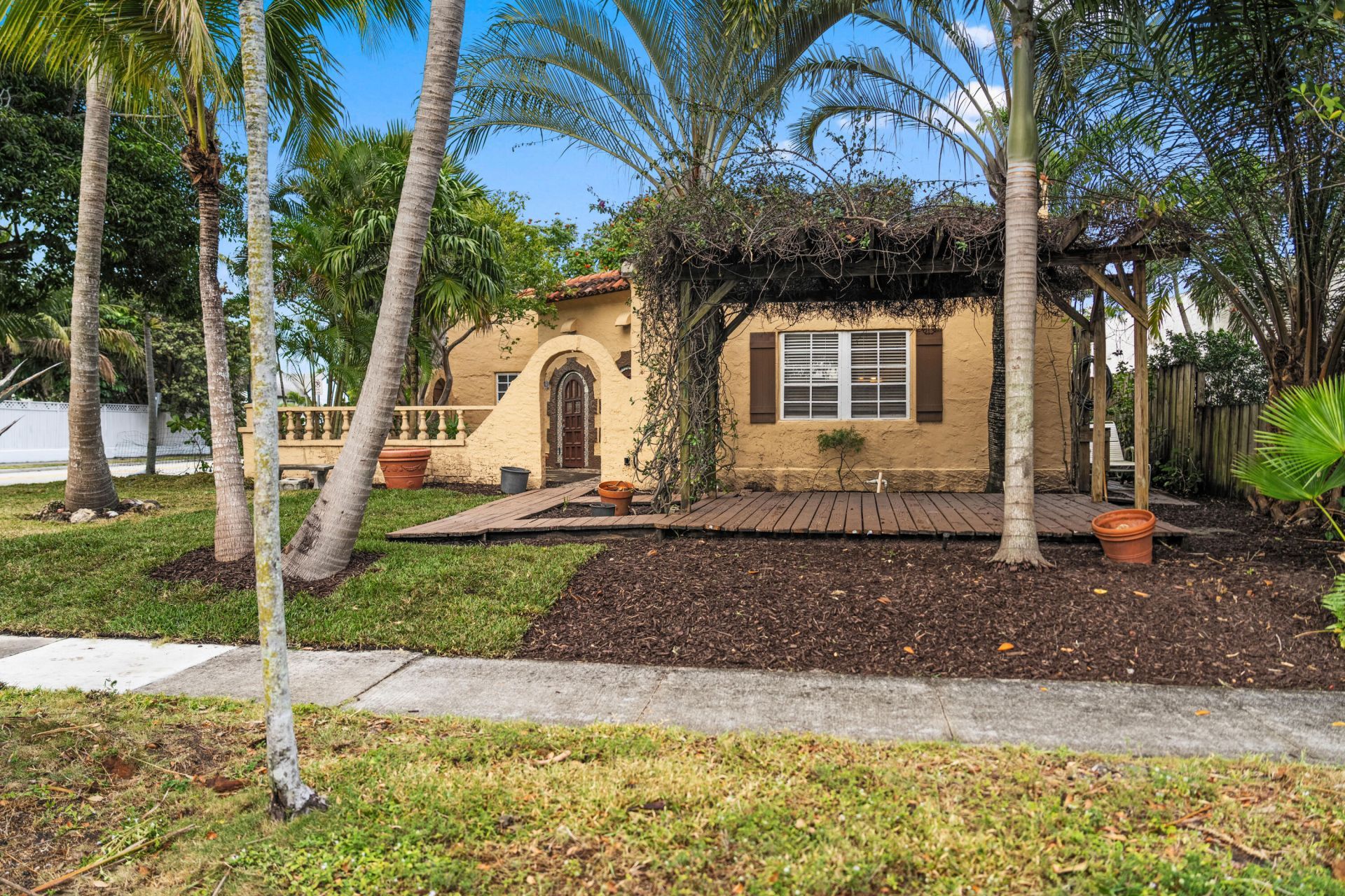 735 Colonial Road, West Palm Beach, FL 33405 Photo