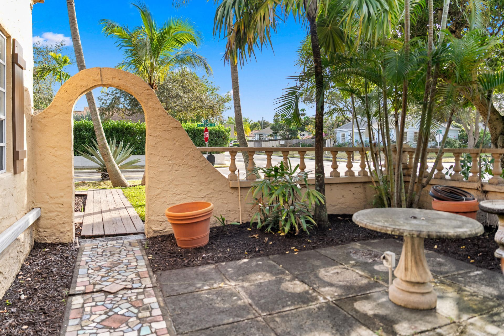 735 Colonial Road, West Palm Beach, FL 33405 Photo