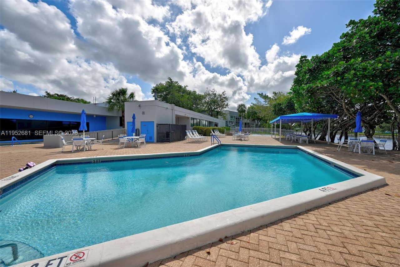 9100 Lime Bay Blvd, Unit 209, Tamarac, FL 33321 Photo