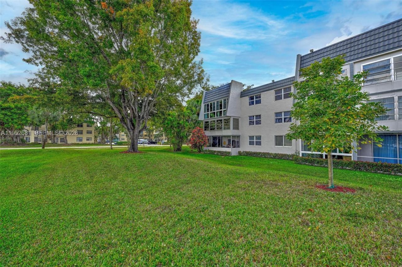 9100 Lime Bay Blvd, Unit 209, Tamarac, FL 33321 Photo