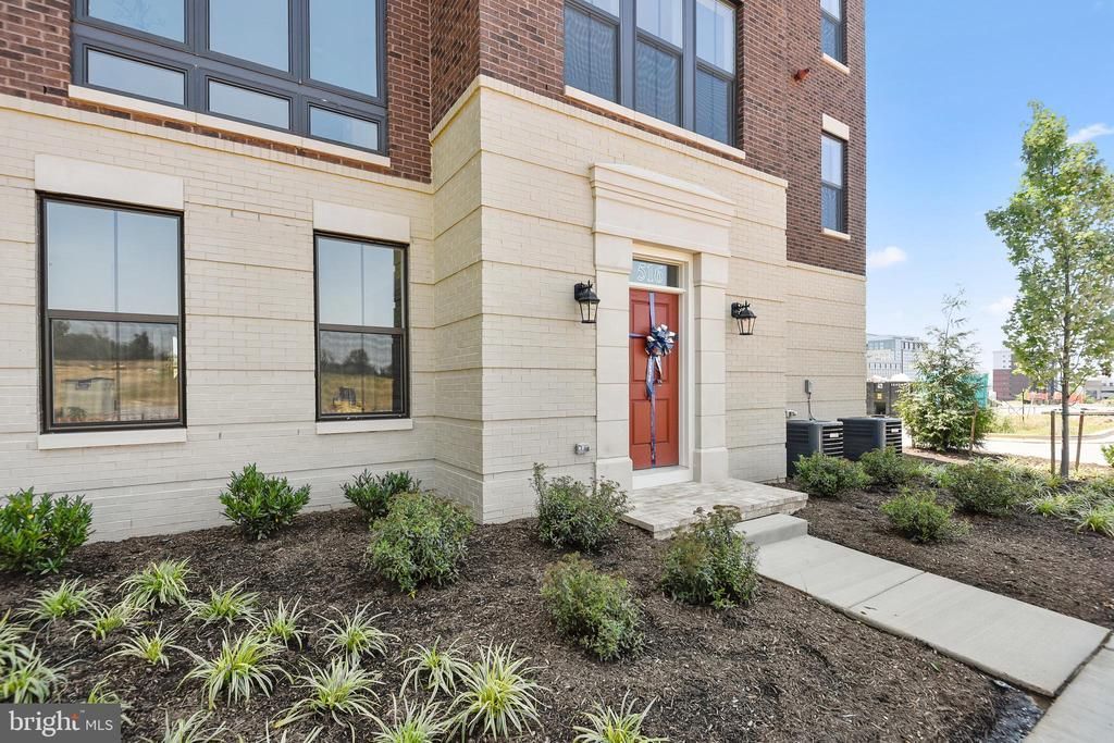 516 Harborview Drive, Oxon Hill, MD 20745 Main Photo