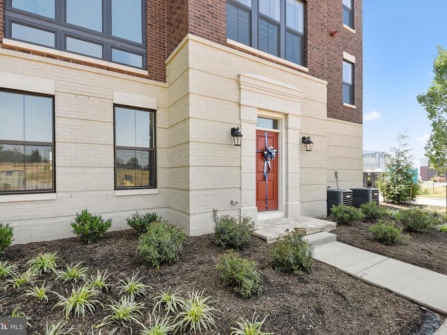 516 Harborview Drive, Oxon Hill, MD 20745 Main Photo