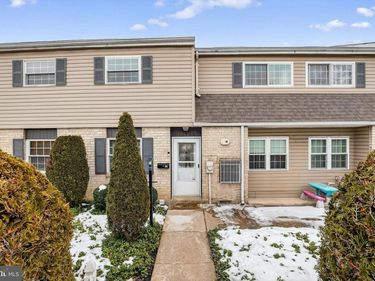 325 S WARMINSTER ROAD, Unit A-8 BLDG 1, HATBORO, PA 19040