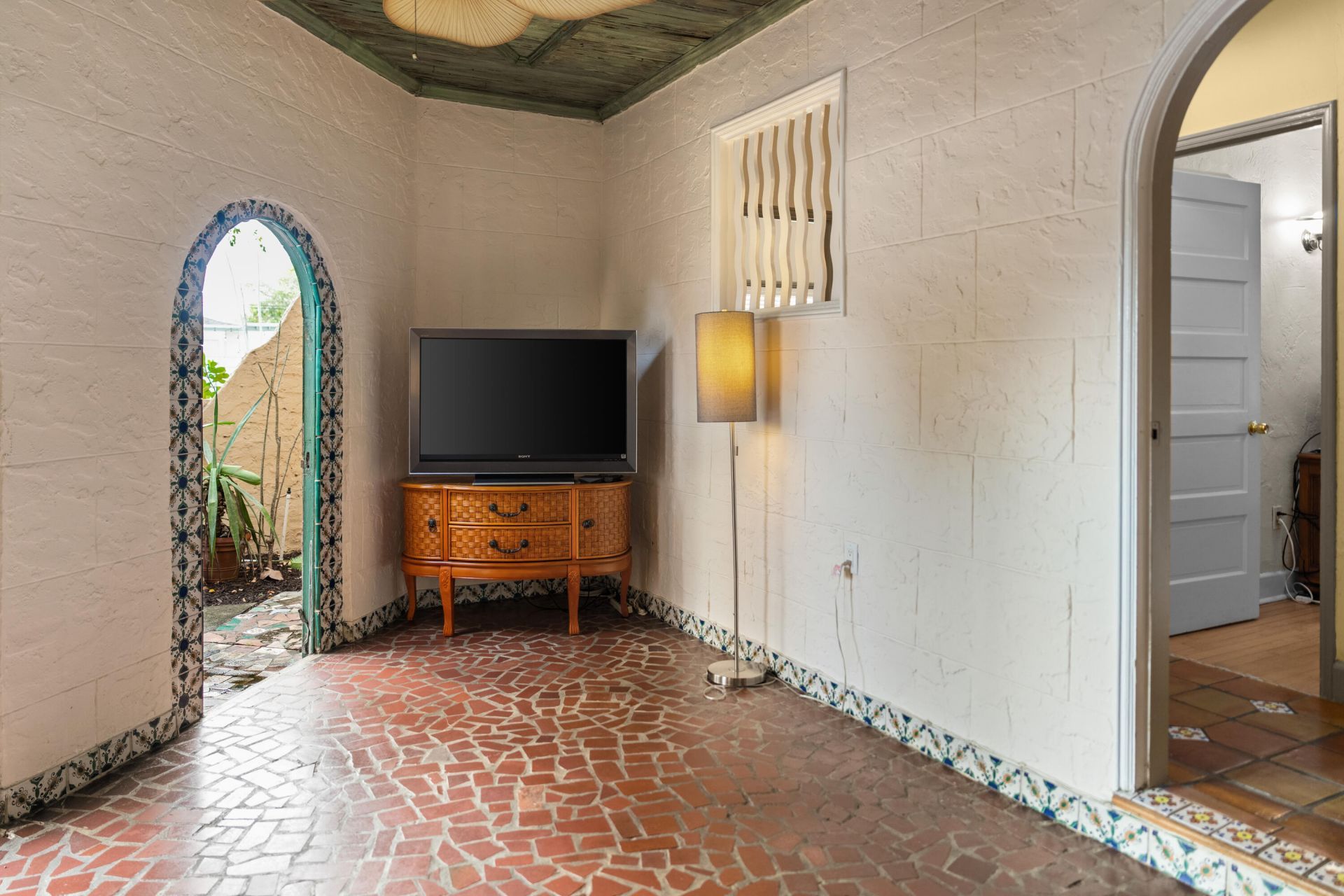 735 Colonial Road, West Palm Beach, FL 33405 Photo