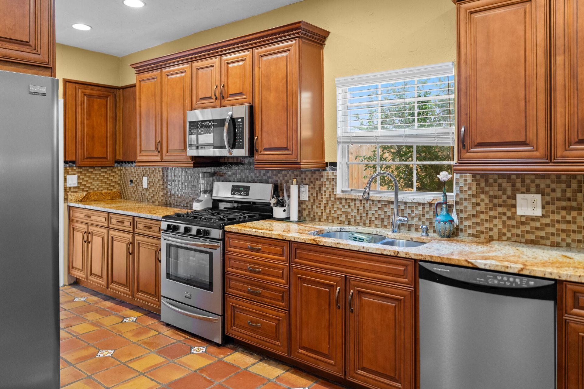 735 Colonial Road, West Palm Beach, FL 33405 Photo