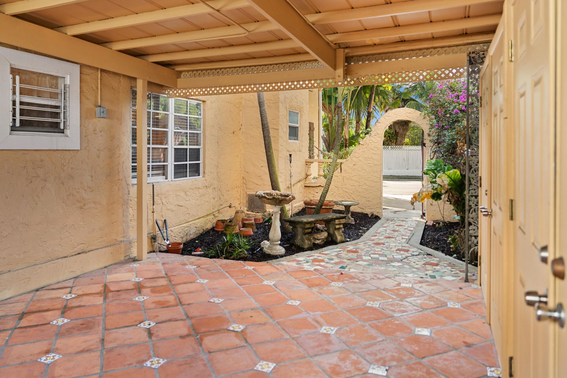 735 Colonial Road, West Palm Beach, FL 33405 Photo