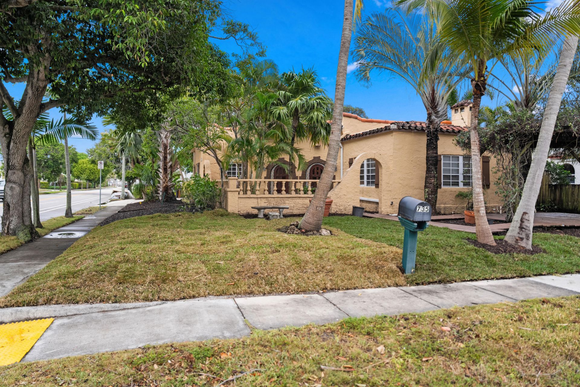 735 Colonial Road, West Palm Beach, FL 33405 Photo