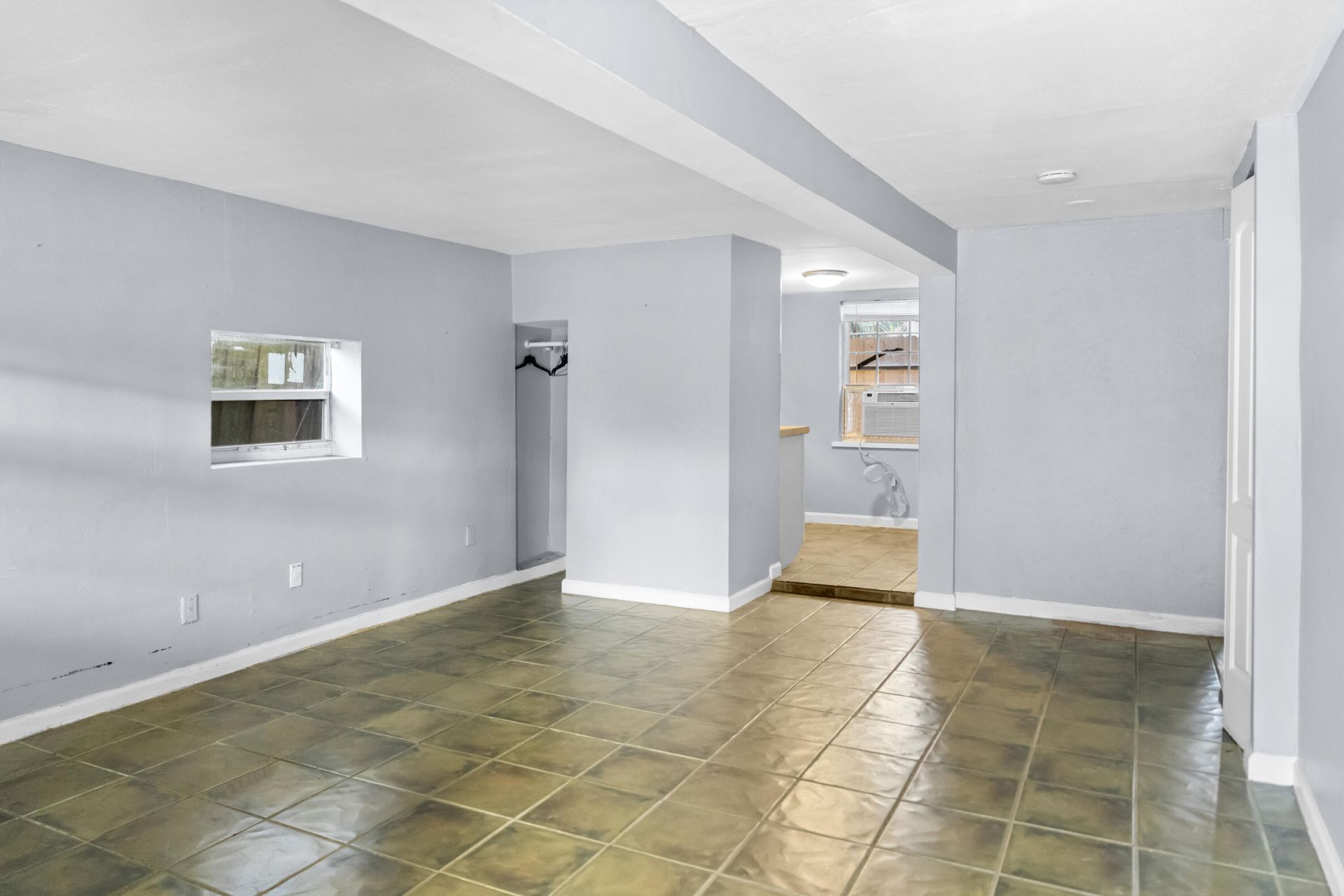 735 Colonial Road, West Palm Beach, FL 33405 Photo