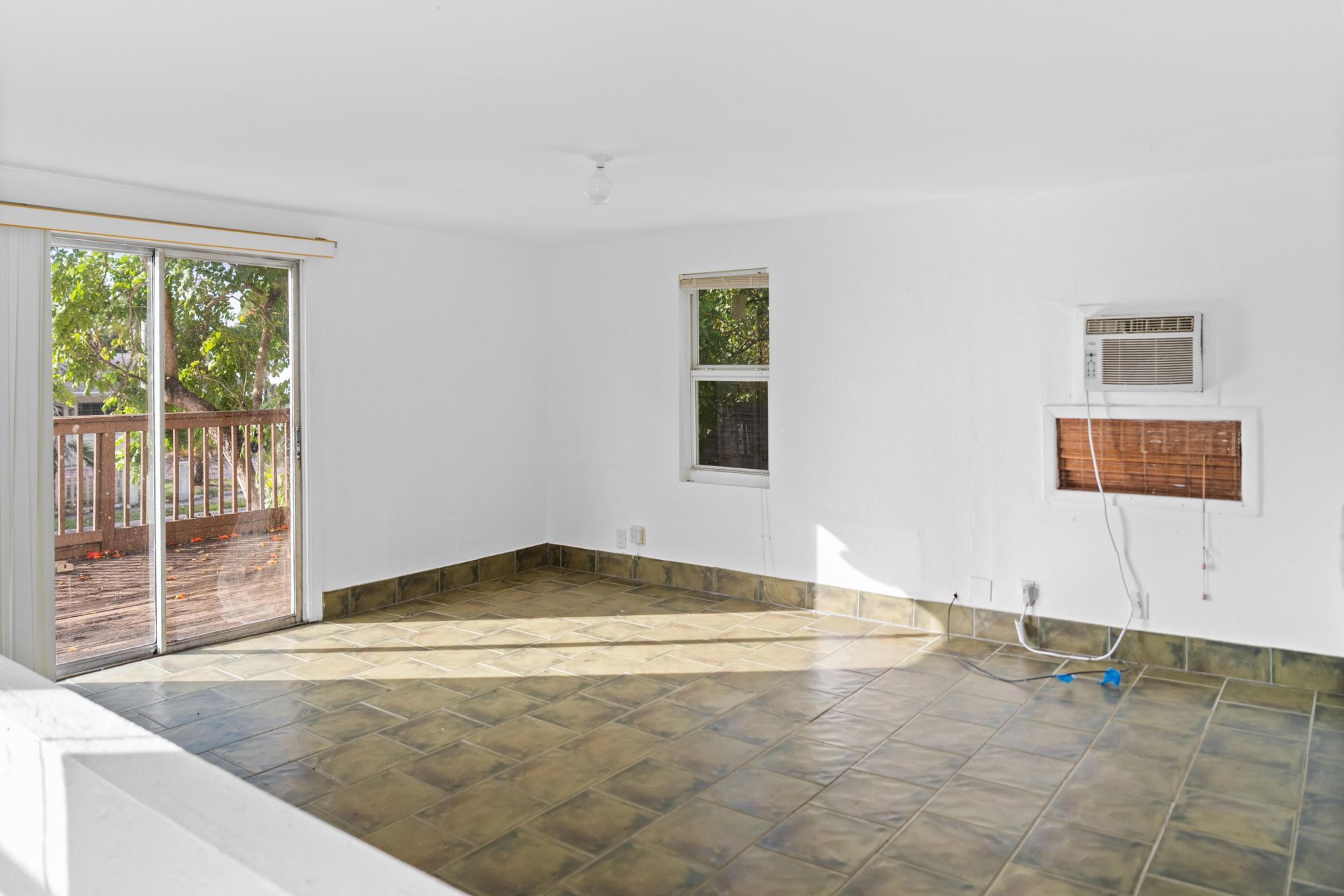 735 Colonial Road, West Palm Beach, FL 33405 Photo