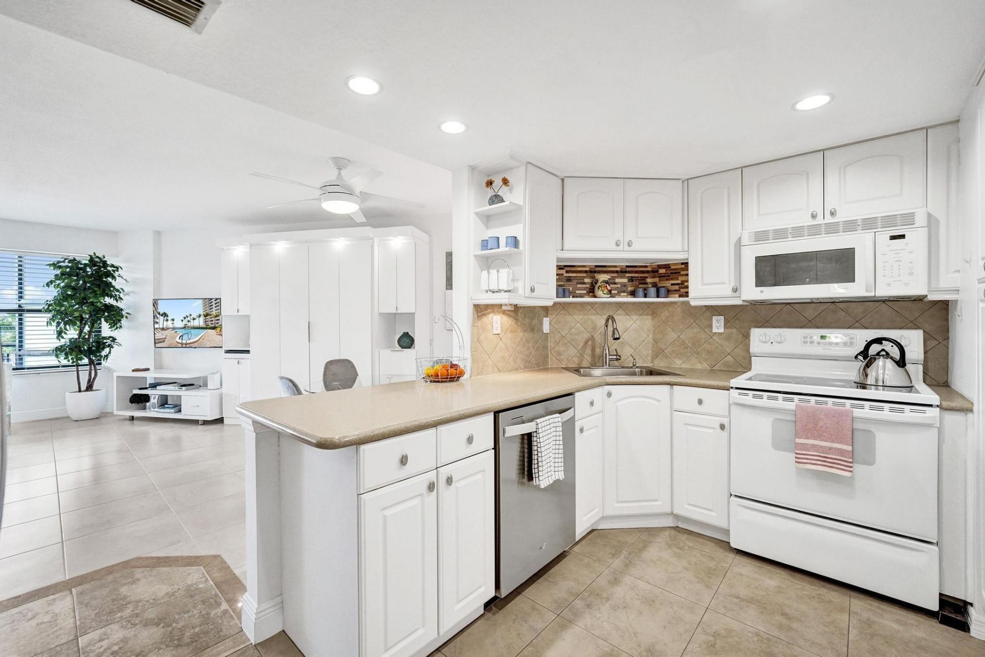 3800 Galt Ocean Drive, Unit 412, Fort Lauderdale, FL 33308 Photo