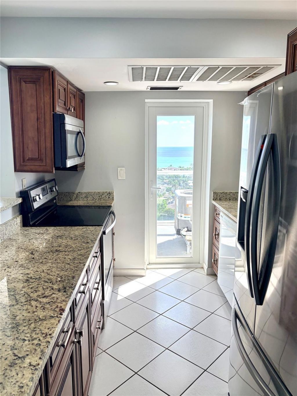 2701 N Ocean Boulevard, Unit 17C, Fort Lauderdale, FL 33308 Photo