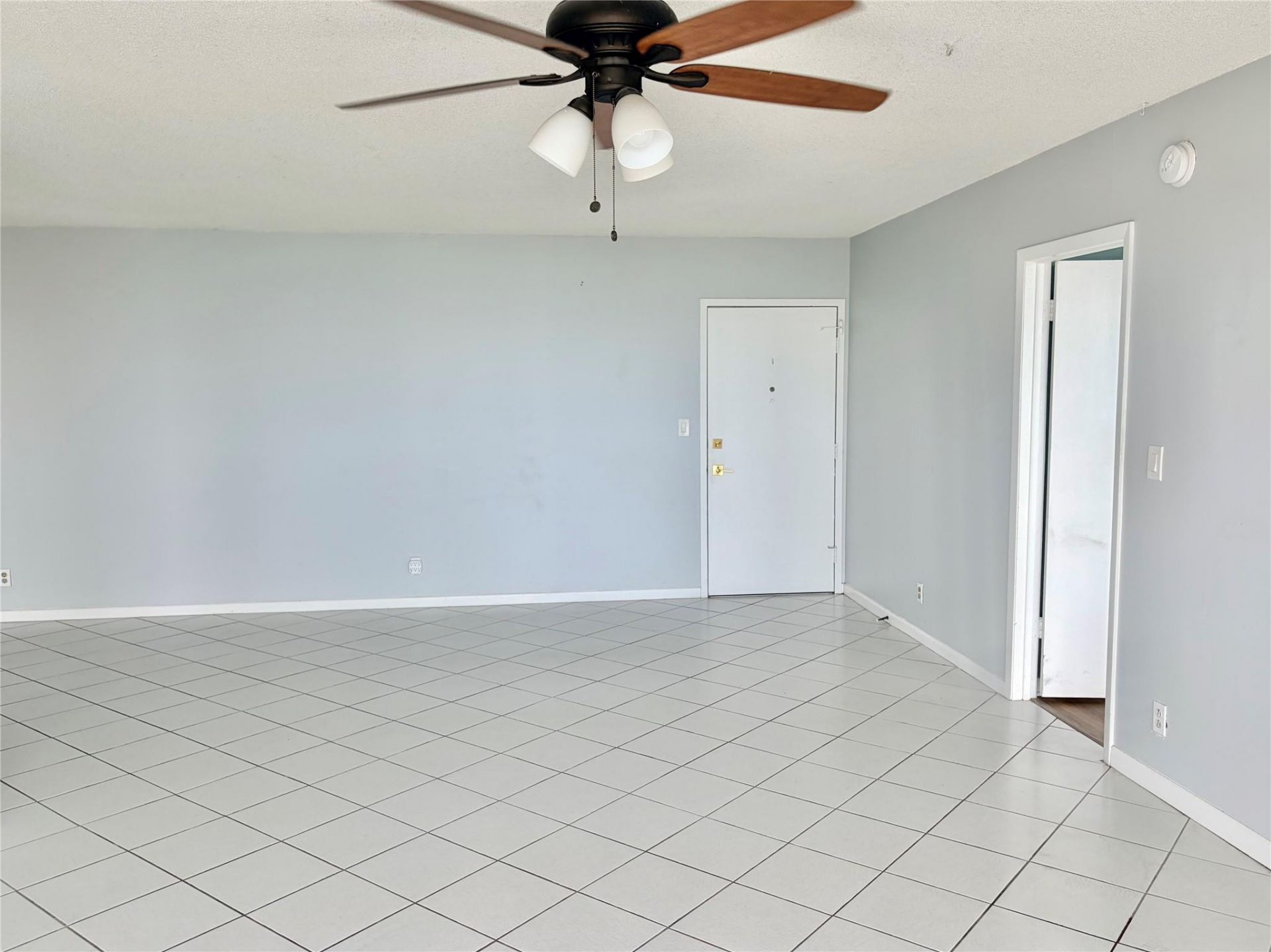 2701 N Ocean Boulevard, Unit 17C, Fort Lauderdale, FL 33308 Photo