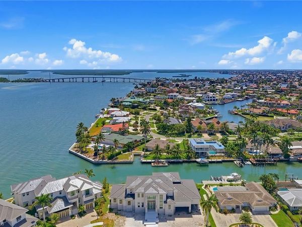 975 Sundrop CT, MARCO ISLAND, FL 34145