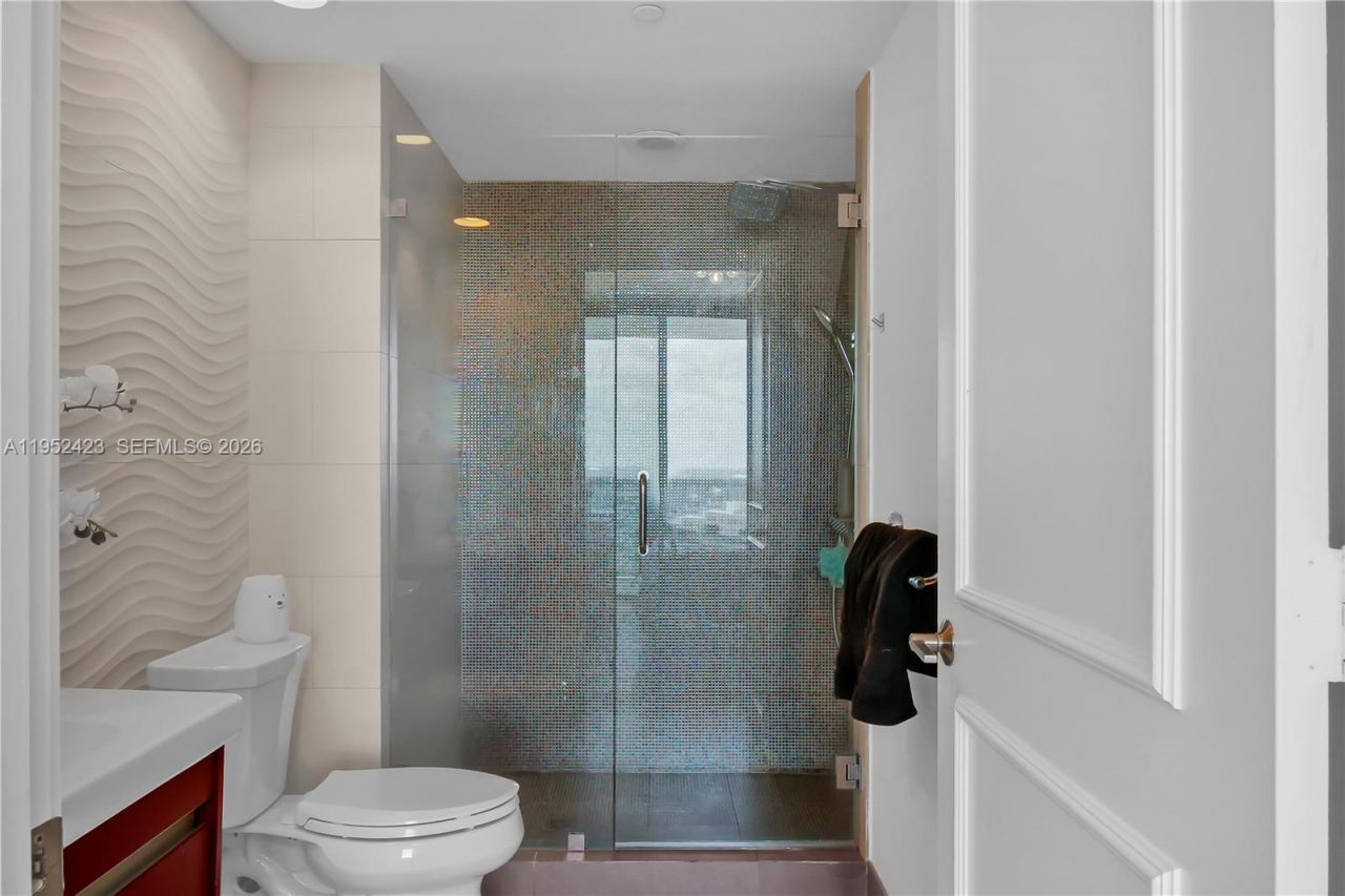 1800 S Ocean Dr, Unit 2208, Hallandale Beach, FL 33009 Photo