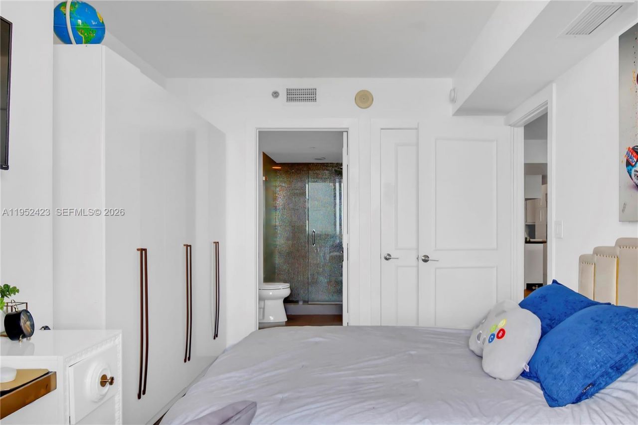 1800 S Ocean Dr, Unit 2208, Hallandale Beach, FL 33009 Photo