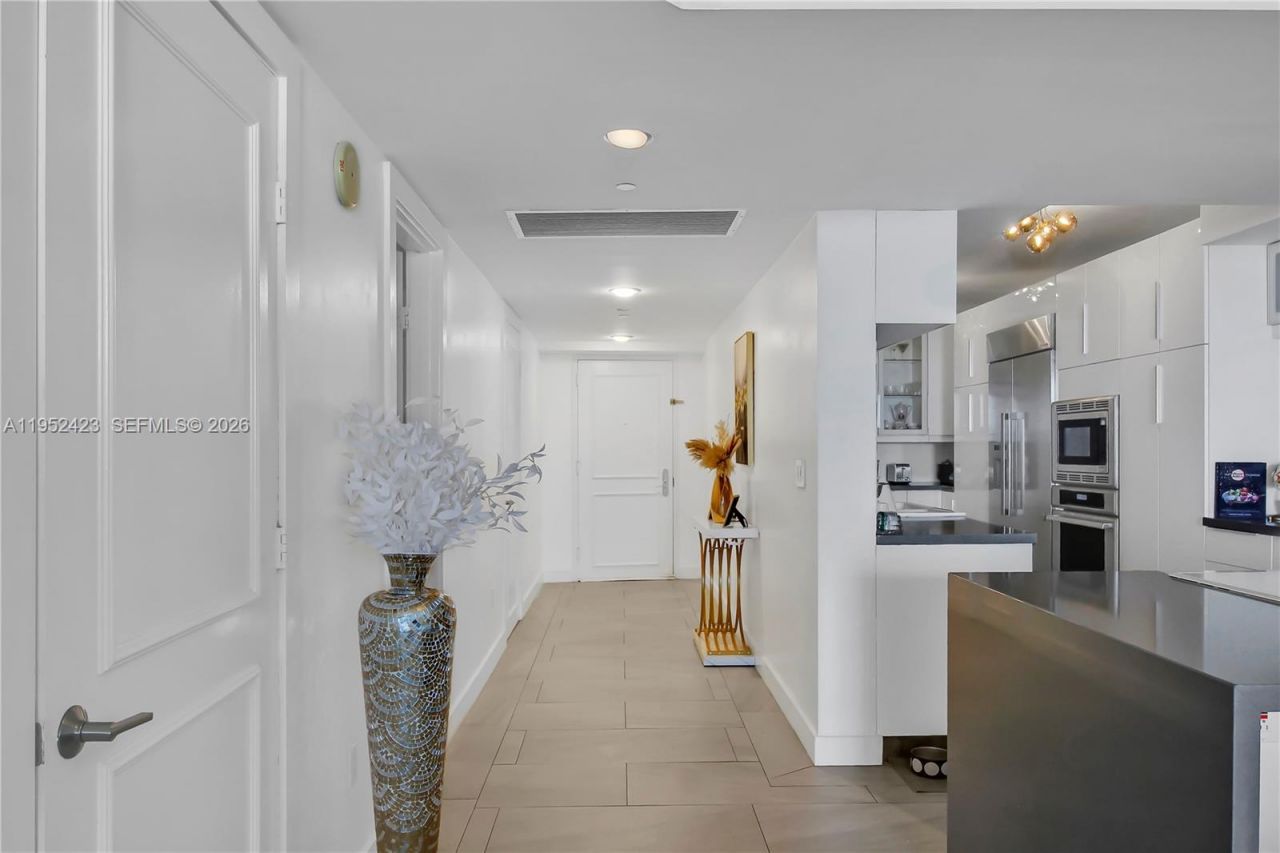 1800 S Ocean Dr, Unit 2208, Hallandale Beach, FL 33009 Photo