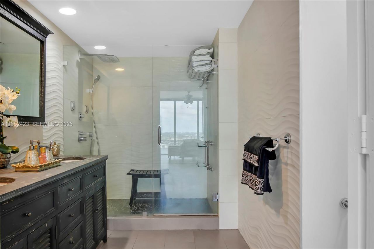 1800 S Ocean Dr, Unit 2208, Hallandale Beach, FL 33009 Photo