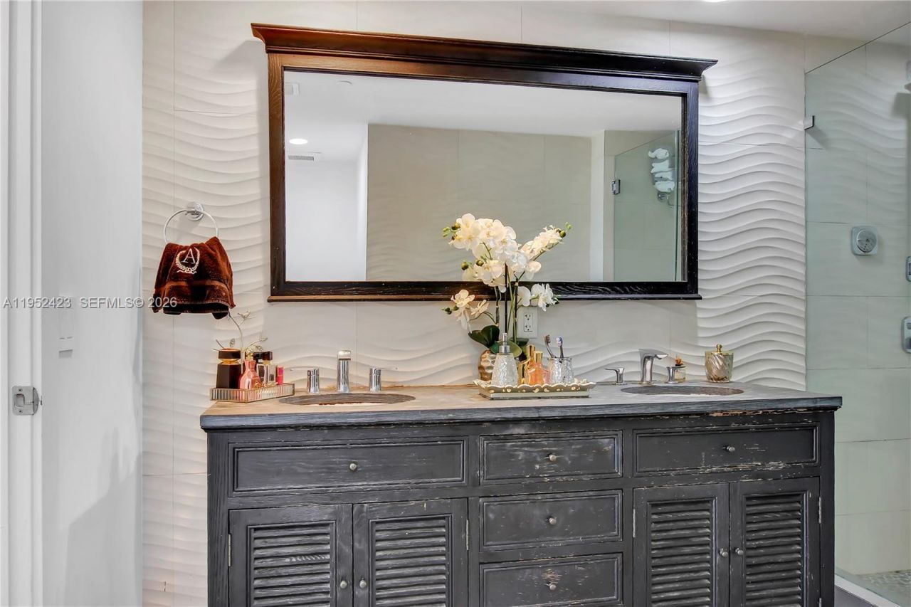 1800 S Ocean Dr, Unit 2208, Hallandale Beach, FL 33009 Photo