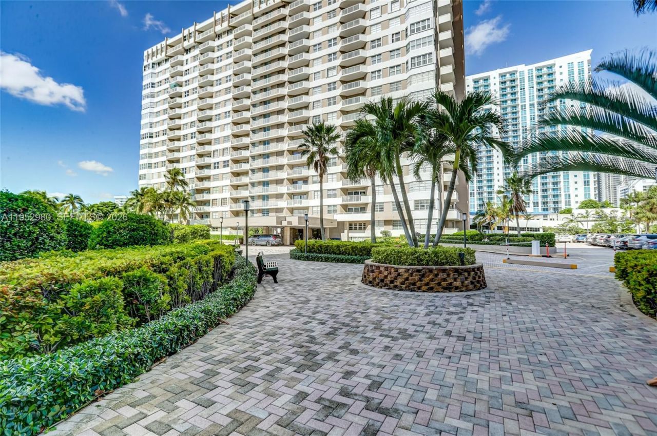 1965 S Ocean Dr, Unit 4S, Hallandale Beach, FL 33009 Photo