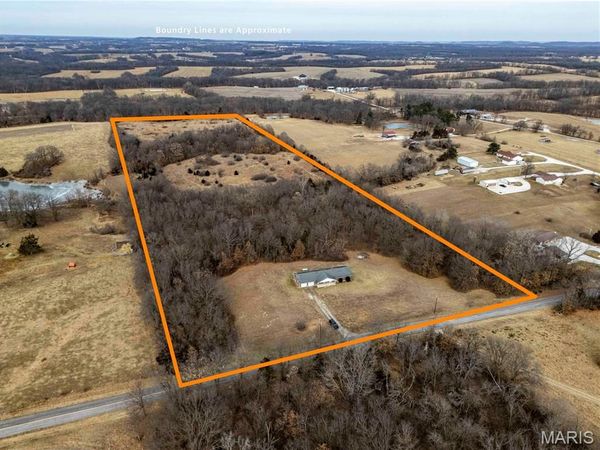 581 Highway Z, Whiteside, MO 63377