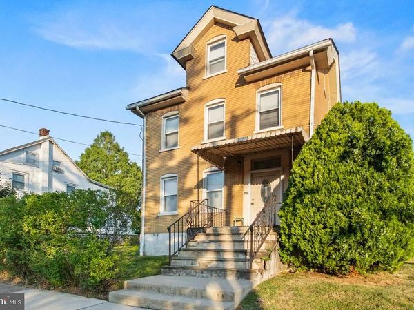 201 N LINE STREET, LANSDALE, PA 19446