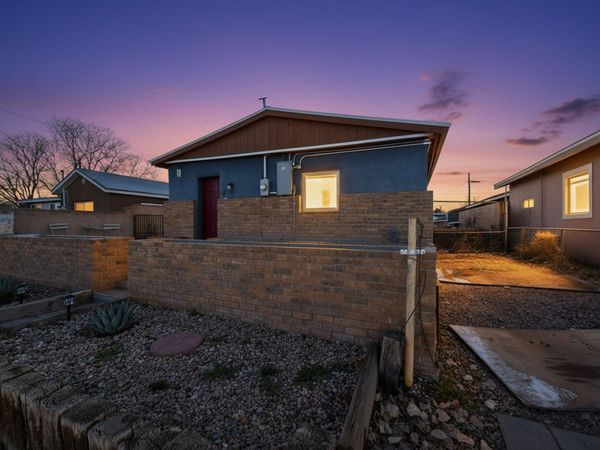 915 22nd Street NW, Albuquerque, NM 87104