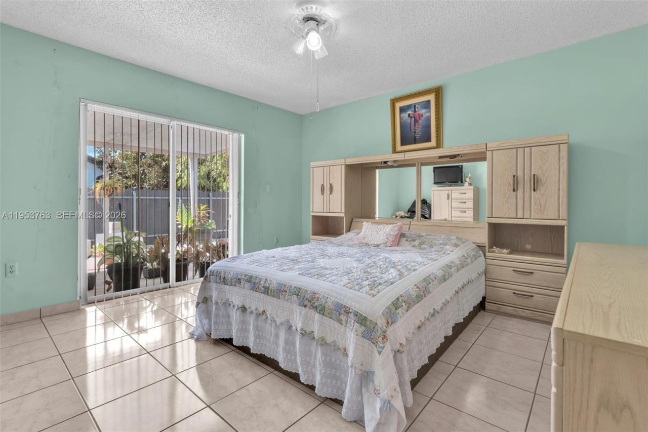 1002 SW 142nd Ct, Miami, FL 33184 Photo