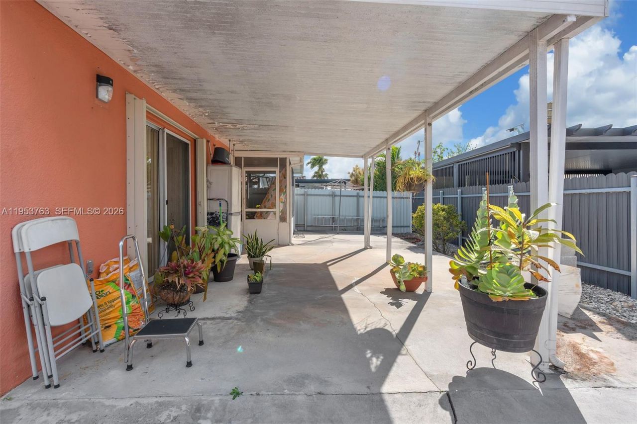 1002 SW 142nd Ct, Miami, FL 33184 Photo