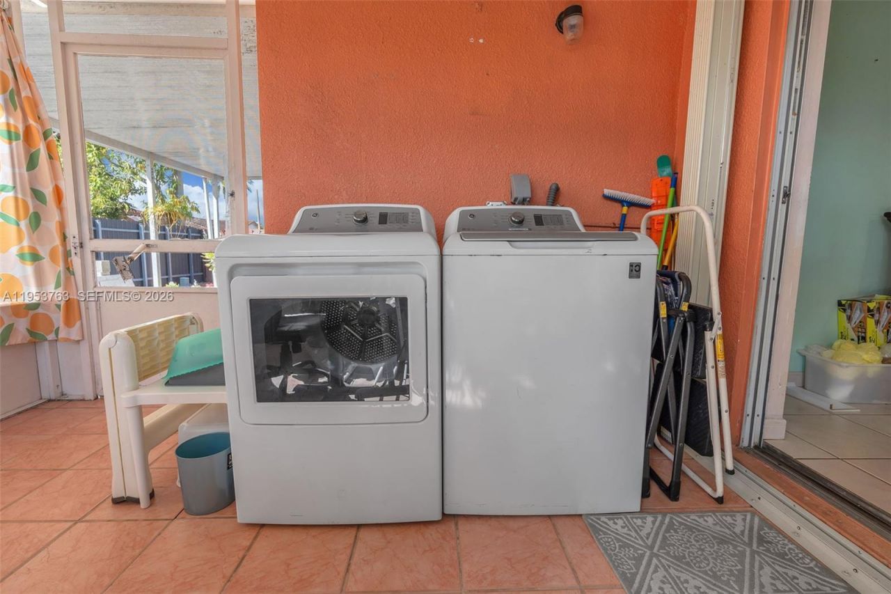 1002 SW 142nd Ct, Miami, FL 33184 Photo