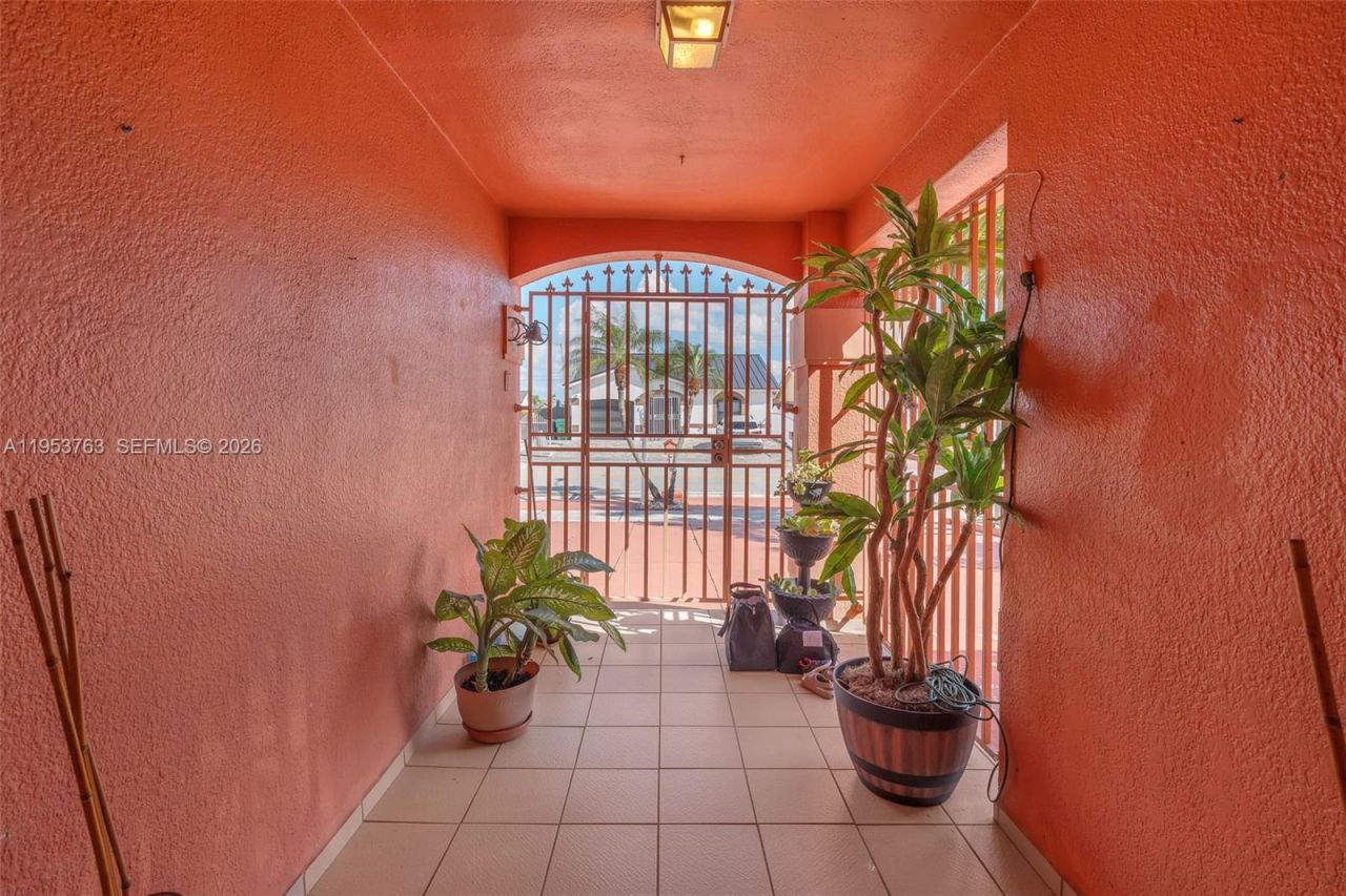 1002 SW 142nd Ct, Miami, FL 33184 Photo