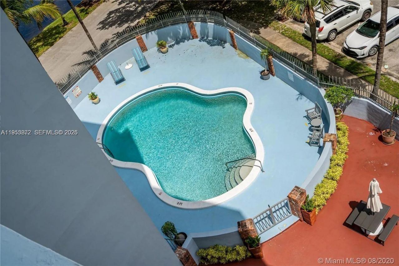 16850 S Glades Dr, Unit 4J, North Miami Beach, FL 33162 Photo