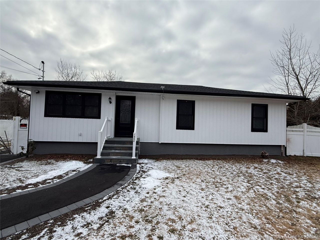1068 Connetquot Avenue, Central Islip, NY 11722 Main Photo