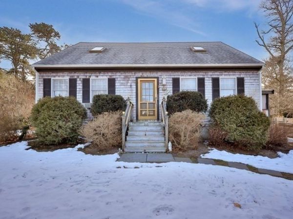 54 Columbian, Oak Bluffs, MA 02557