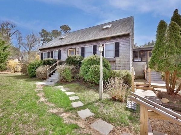 54 Columbian, Oak Bluffs, MA 02557