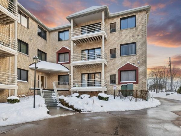 19510 Lorain Road, Unit 302, Fairview Park, OH 44126