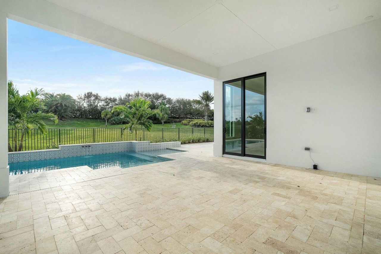 110 SE Via Verona, Port Saint Lucie, FL 34984 Photo