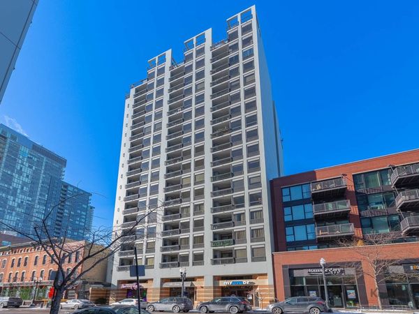 1212 N Wells Street, Unit 303, Chicago, IL 60610