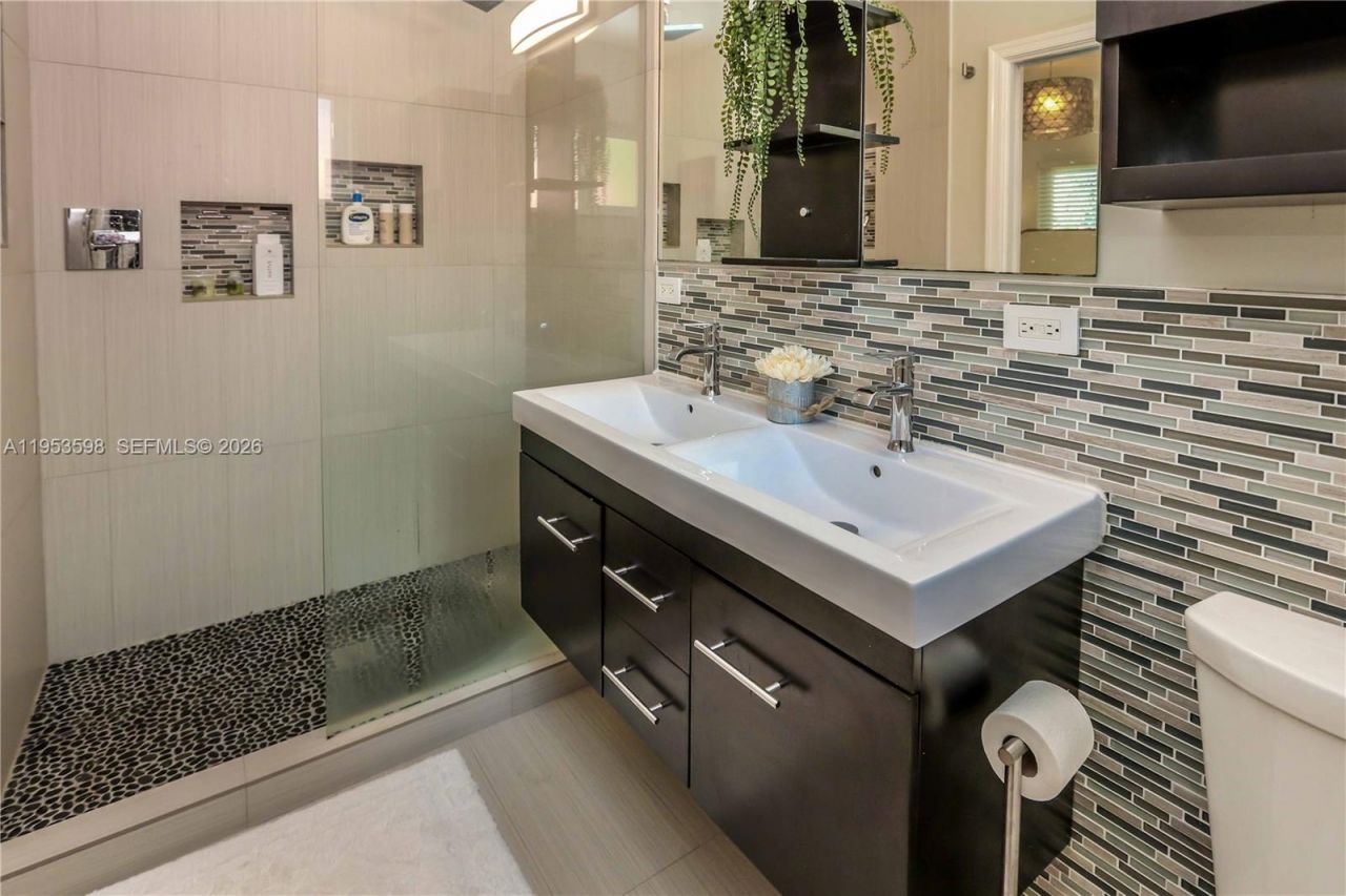 1242 Buchanan St, Hollywood, FL 33019 Photo