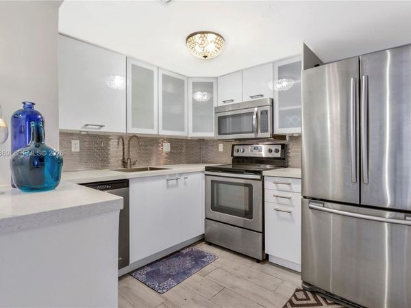 2600 Collins Ave , Unit 204, Miami Beach, FL 33140