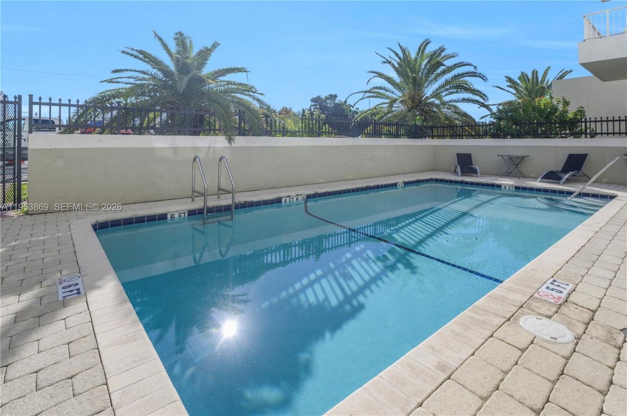 2600 Collins Ave , Unit 204, Miami Beach, FL 33140 Photo