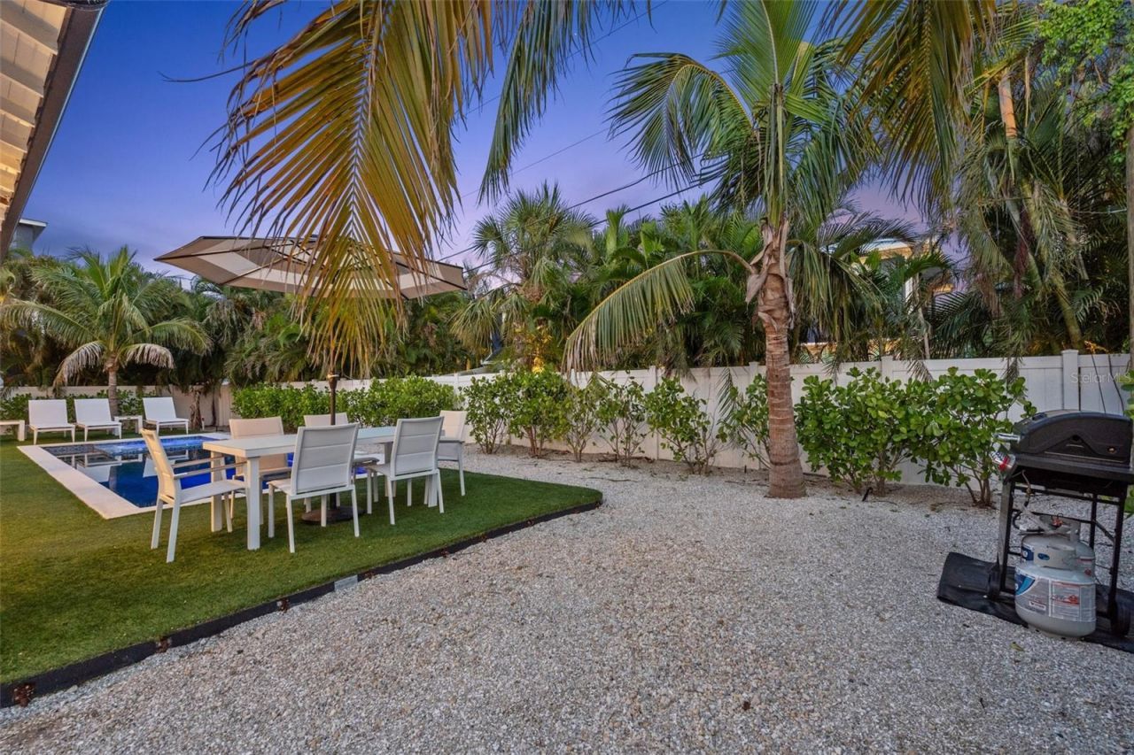 305 73rd Street, Holmes Beach, FL 34217 Photo