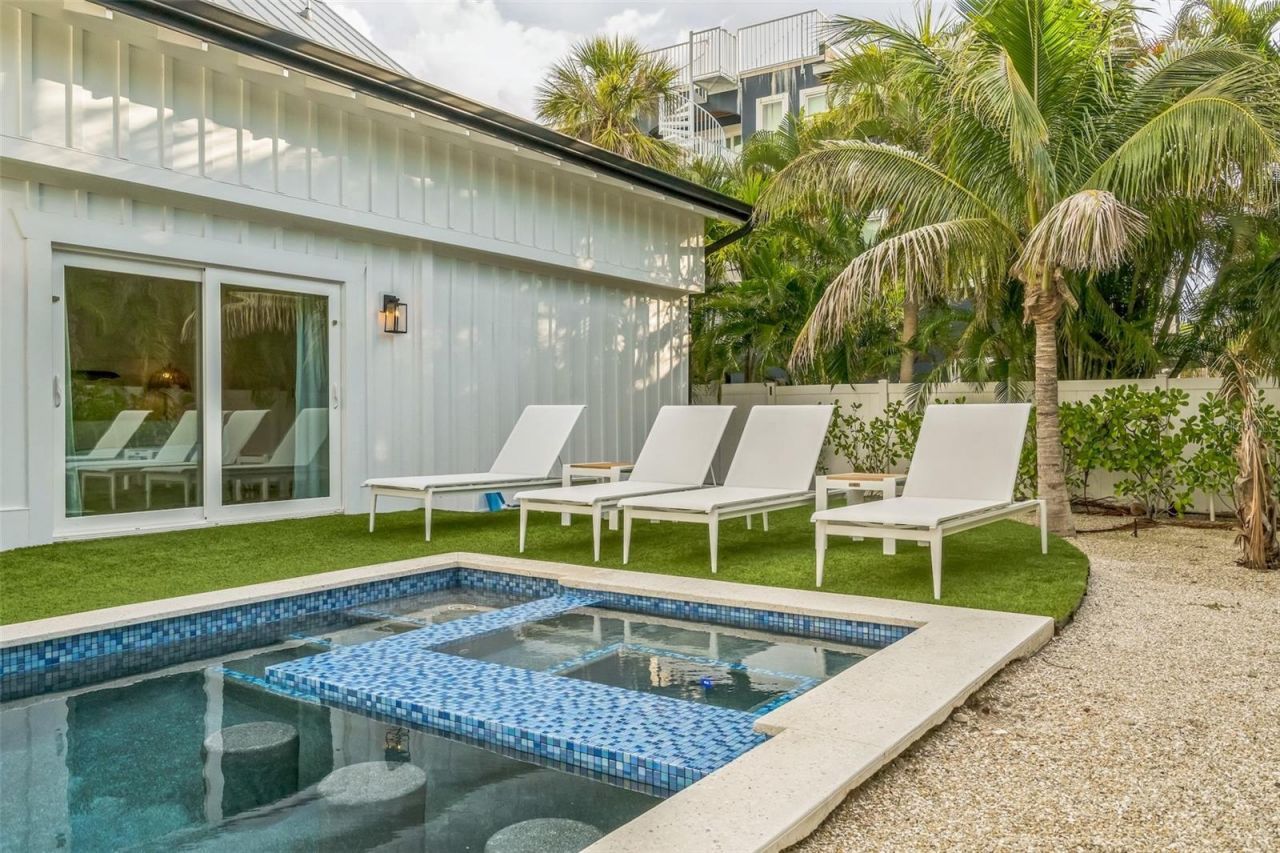 305 73rd Street, Holmes Beach, FL 34217 Photo