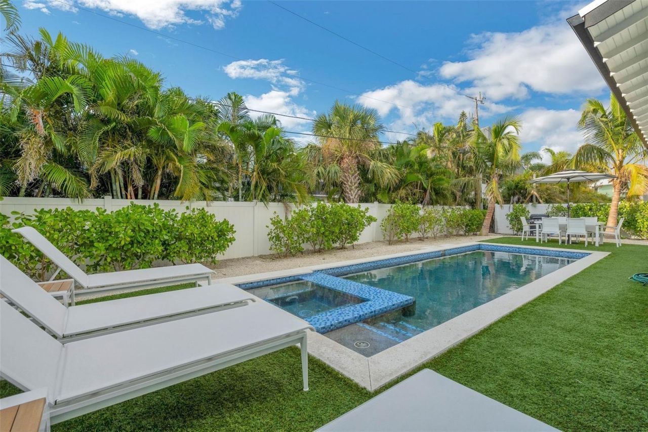 305 73rd Street, Holmes Beach, FL 34217 Photo